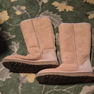 UGG Classic Tan Winter Boots